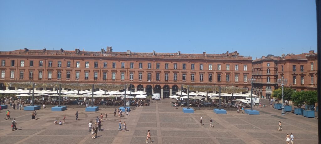 la place du Capitole sous une chaleur écrasante